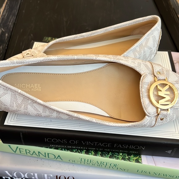 Michael Kors white and beige ballet flats - Picture 2 of 4